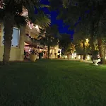 Mala 3* פורץ