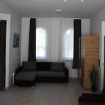 Mala 3* פורץ