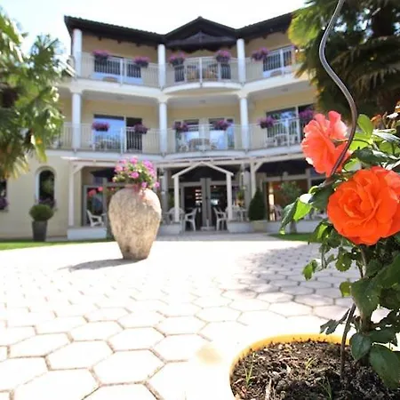 Villa Mala 3*