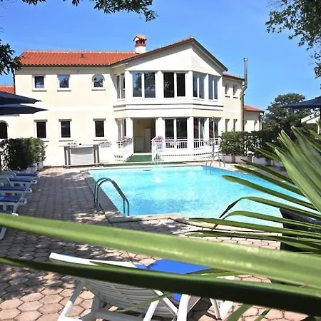 מלון Mala Porec Kukci